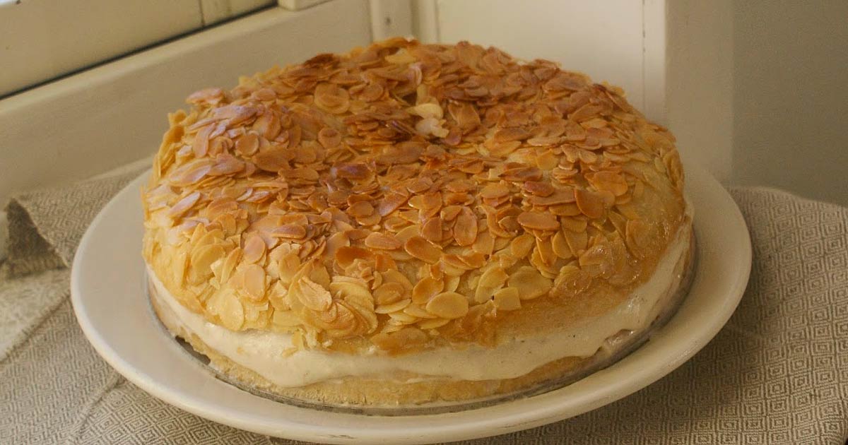 Bee Sting Cake